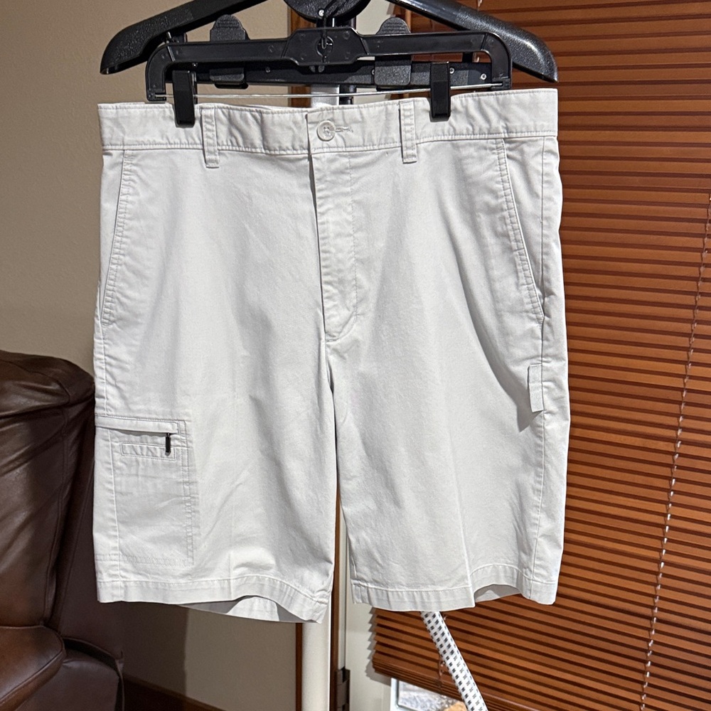Men's Greg Norman for Tasso Elba Light Gray Casual Cargo Shorts